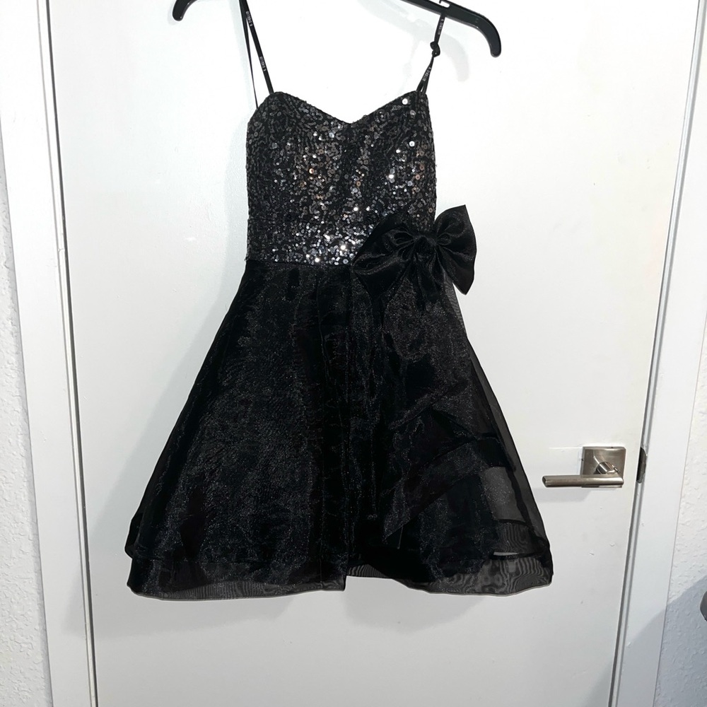 Black Sequin B. Darlin Strapless Formal Dress with Bow detailing Size: 1/2